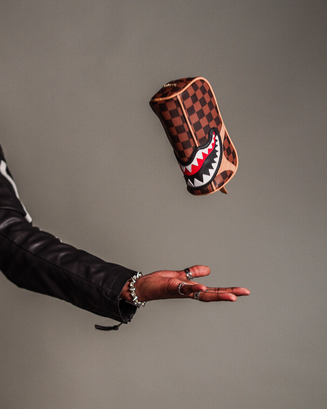 HENNYVILLE POUCH